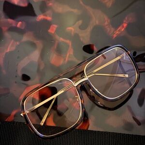 Stylish Tortoiseshell Square Sunglasses